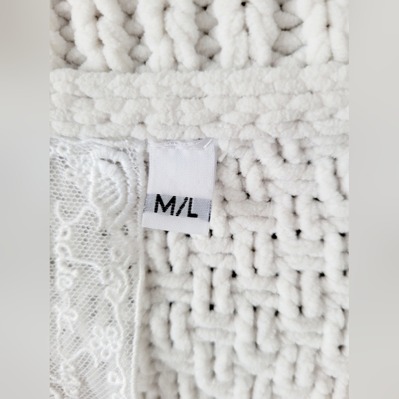 Sadie & Sage Anthropologie Women's Cropped Chunky Cable Knit Sweater Oversized - Picture 6 of 16